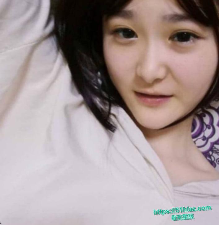 湖南大学陈凡雨厕所露出play 深喉口交男友直接无套后入射到子宫 妹子高潮尖叫回荡厕所-6