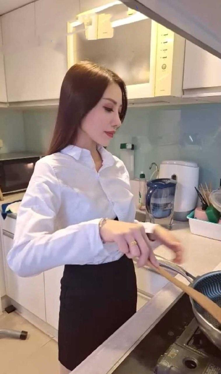 江苏高颜值新婚夫妻早晨洗漱自拍做爱视频泄密 高颜值巨乳骚穴于一身 娶到这样的骚妻 子非亲生又有何憾-1