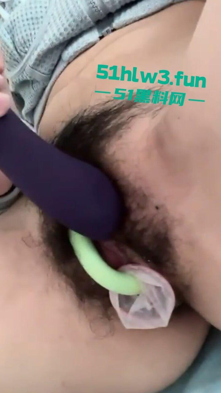 超反差嫩妹母狗，颜值甜美的学生妹身材高挑性感诱人，私下性瘾超强到处约炮渴望被大鸡巴爆操。-7