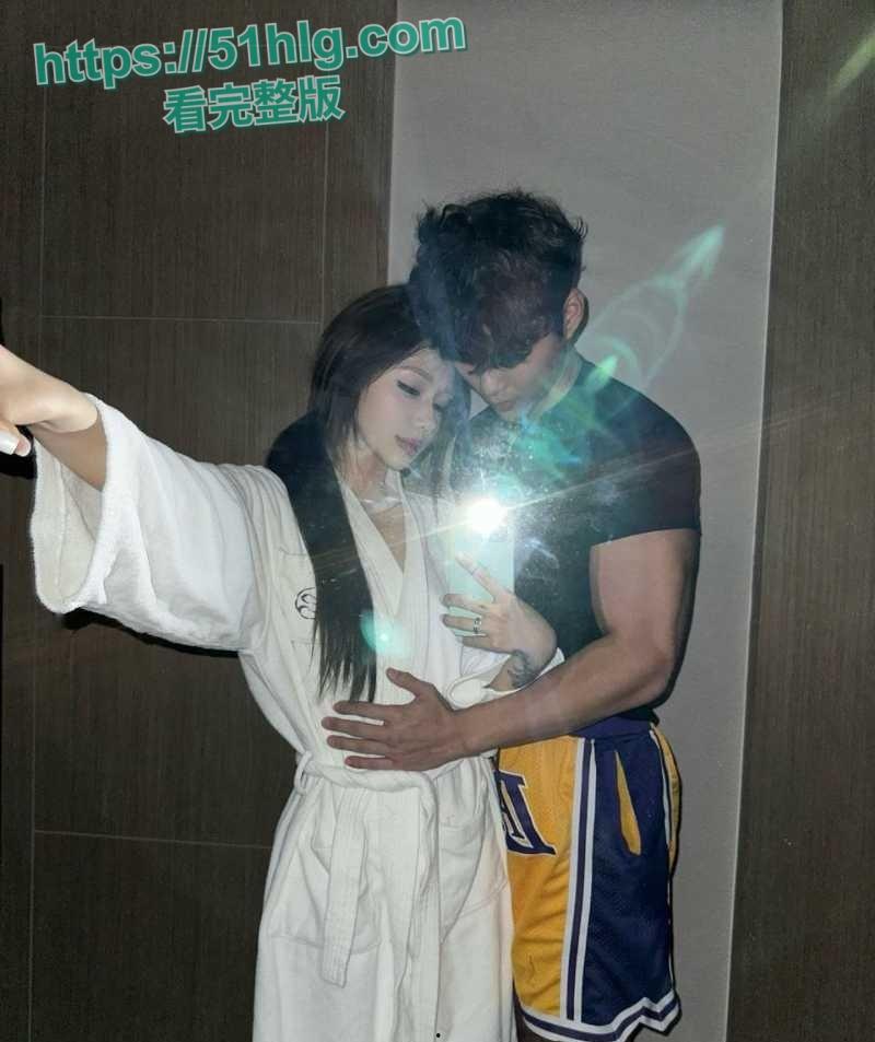 高颜值女粉千里送逼挨操！抖音网红【鸡腿弟弟】秀腹肌引得女粉垂青，边操边记录美好生活！-3